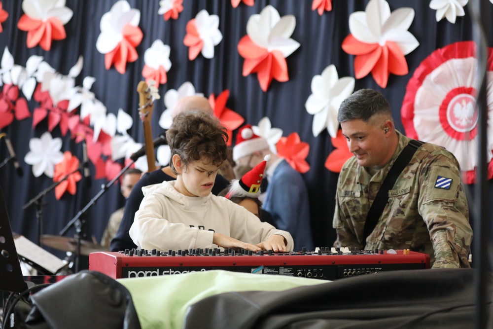 3rd Infantry Division Band performs for students at Krakow School for the Blind