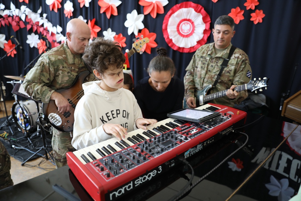 3rd Infantry Division Band performs for students at Krakow School for the Blind