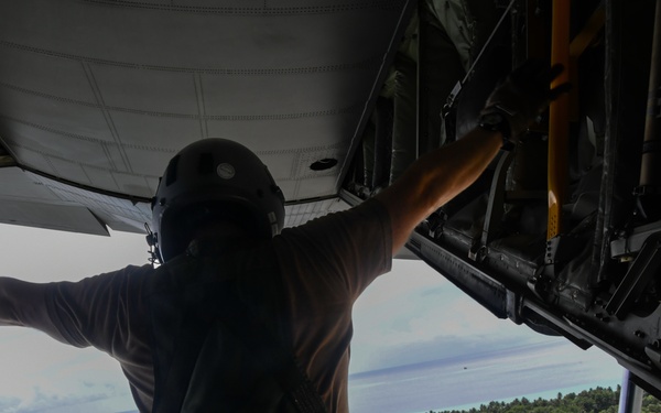 Santa 55: Royal Canadian Air Force delivers humanitarian aid during OCD 23