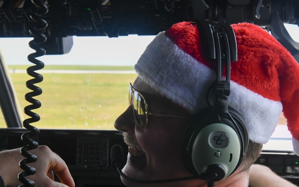 Santa 55: Royal Canadian Air Force delivers humanitarian aid during OCD 23