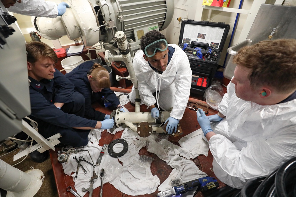 USS Dewey (DDG 105) Sailors Conduct Vacuum Collection, Holding and Transfer Maintenance