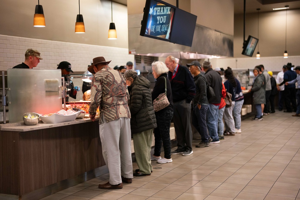 Monarch Dining Facility team provides Thanksgiving meal for Airmen