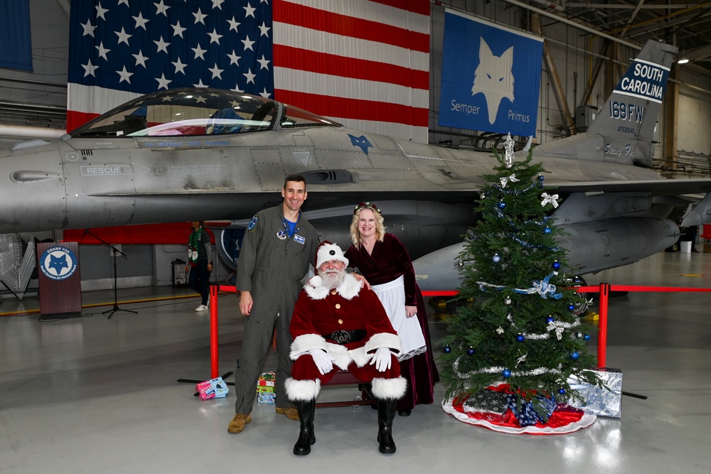 Santa arrives for 169th Fighter Wing Winterfest 2023