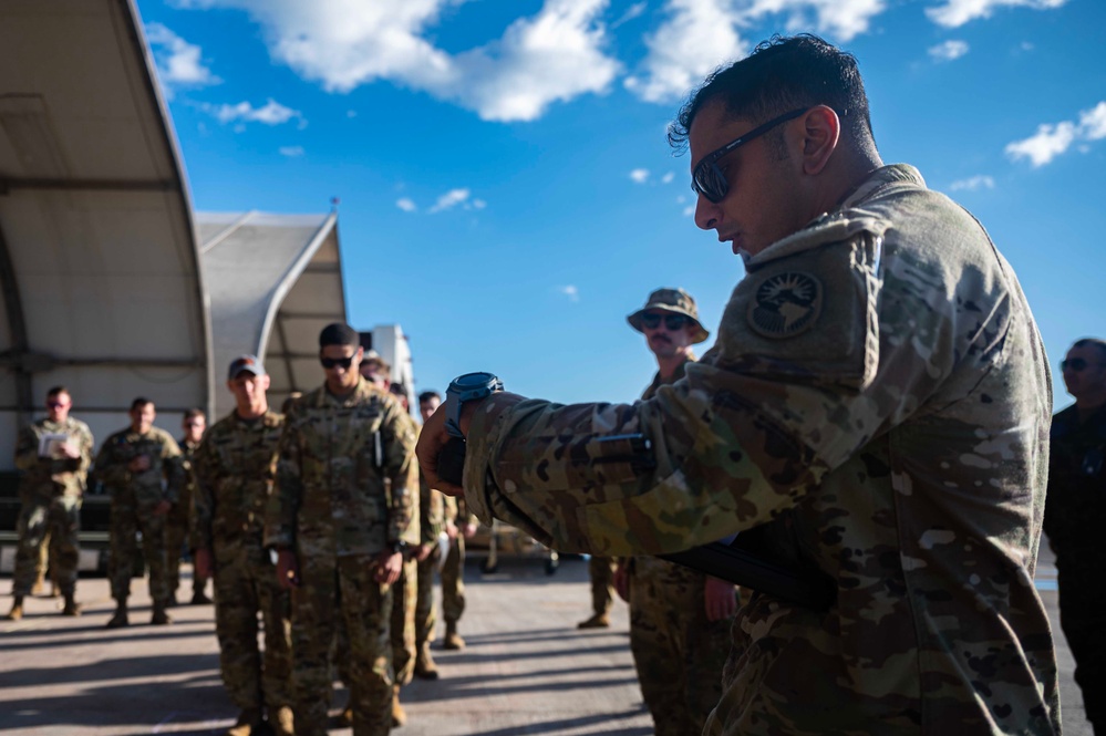 1-228th Aviation Regiment conducts air assault training