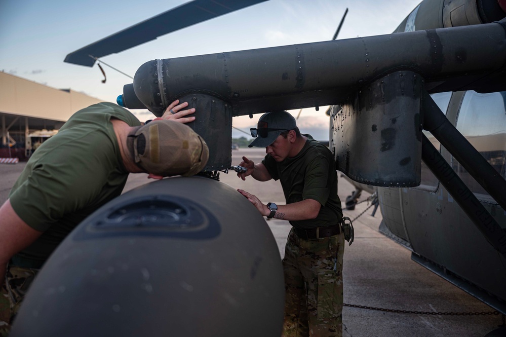 1-228th Aviation Regiment conducts air assault training