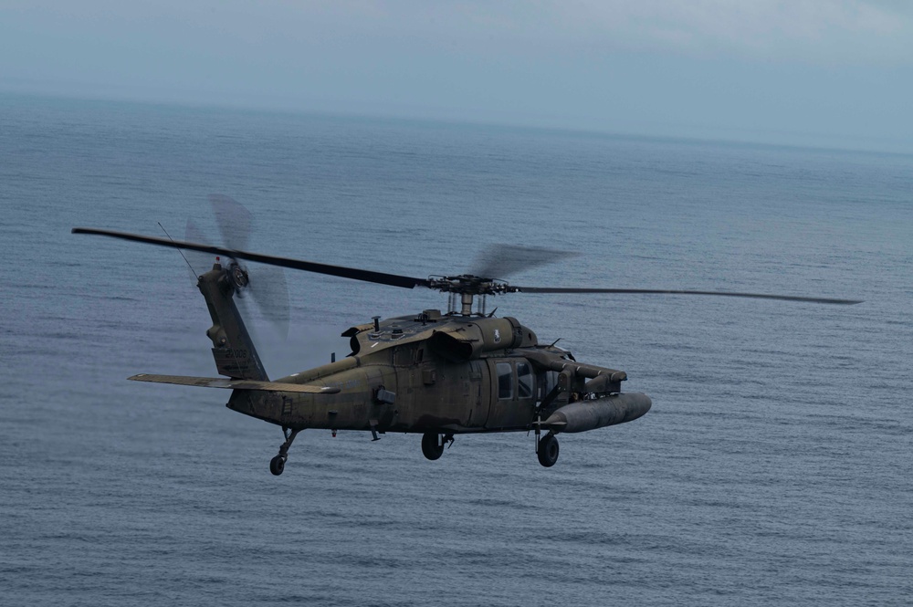 1-228th Aviation Regiment conducts air assault training