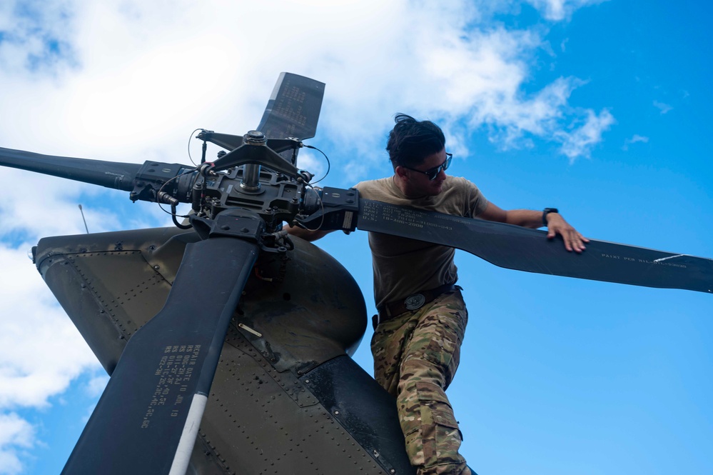 1-228th Aviation Regiment conducts air assault training