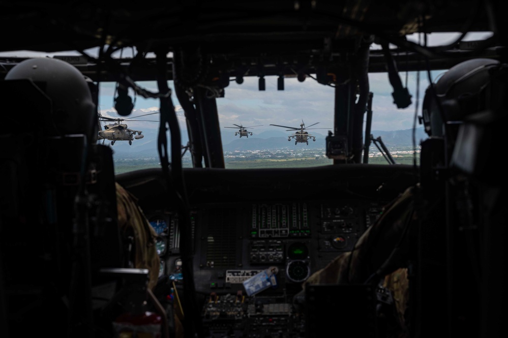 1-228th Aviation Regiment conducts air assault training