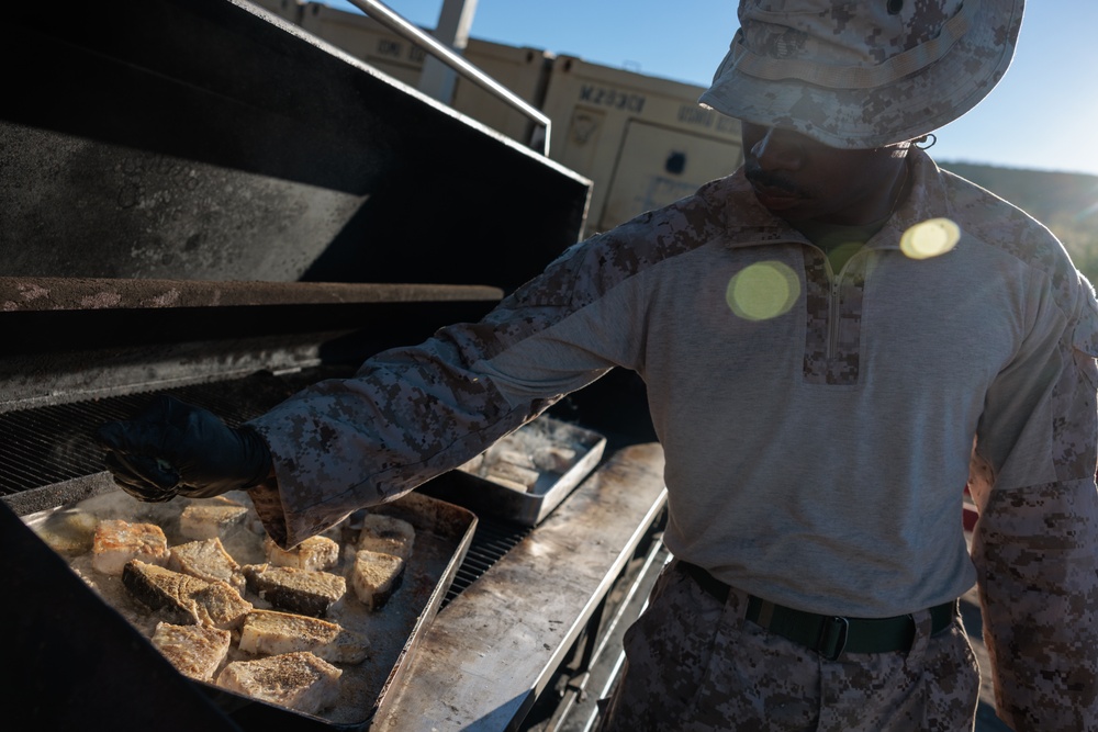 Steel Knight 23.2: 5th Marines, CLB-5 serve fresh chow in the field