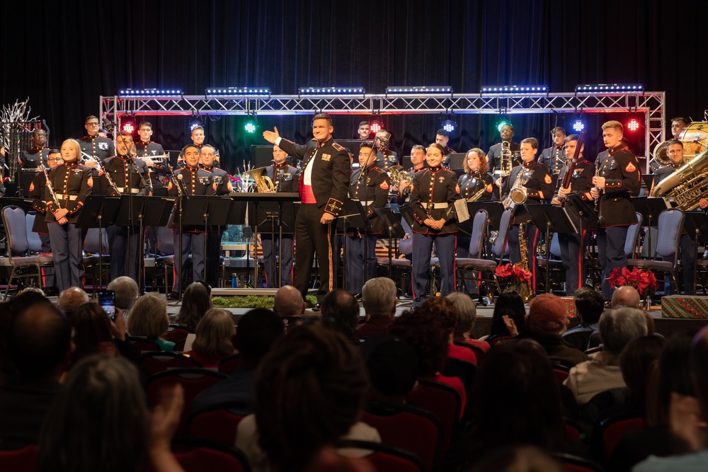 Marine Forces Reserve band hosts holiday concert