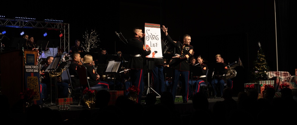 Marine Forces Reserve band hosts holiday concert