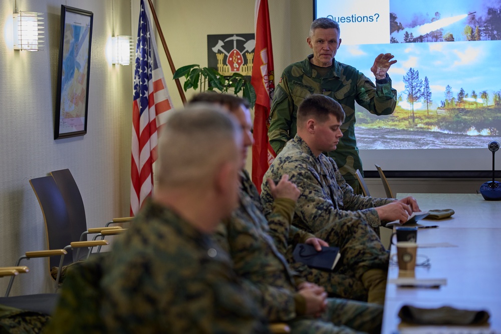 Maj. Gen. Sofge visits the Norwegian Army Allied Training Center