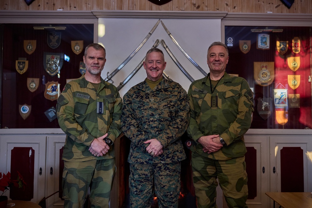 Maj. Gen. Sofge visits Col. Junge and Lt. Col. Frank Knutsen