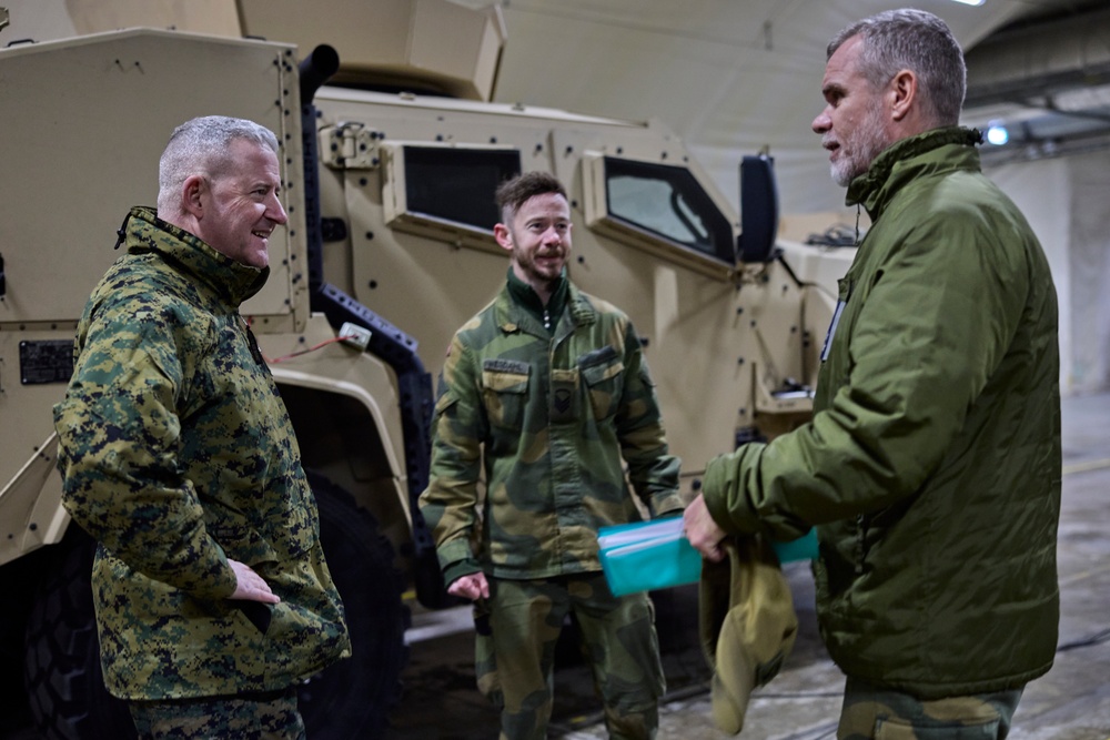 Maj. Gen. Sofge visits USMC Motor Pool in Norway