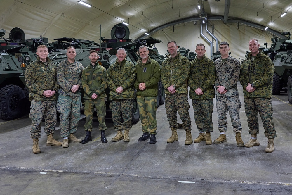 Maj. Gen. Sofge visits USMC Motor Pool in Norway