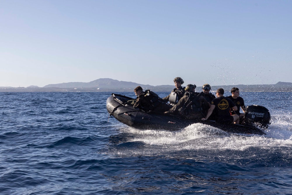 Scuba at Sunset: 31st Marine Expeditionary Unit’s Maritime Raid Force Dive Reconnaissance Team