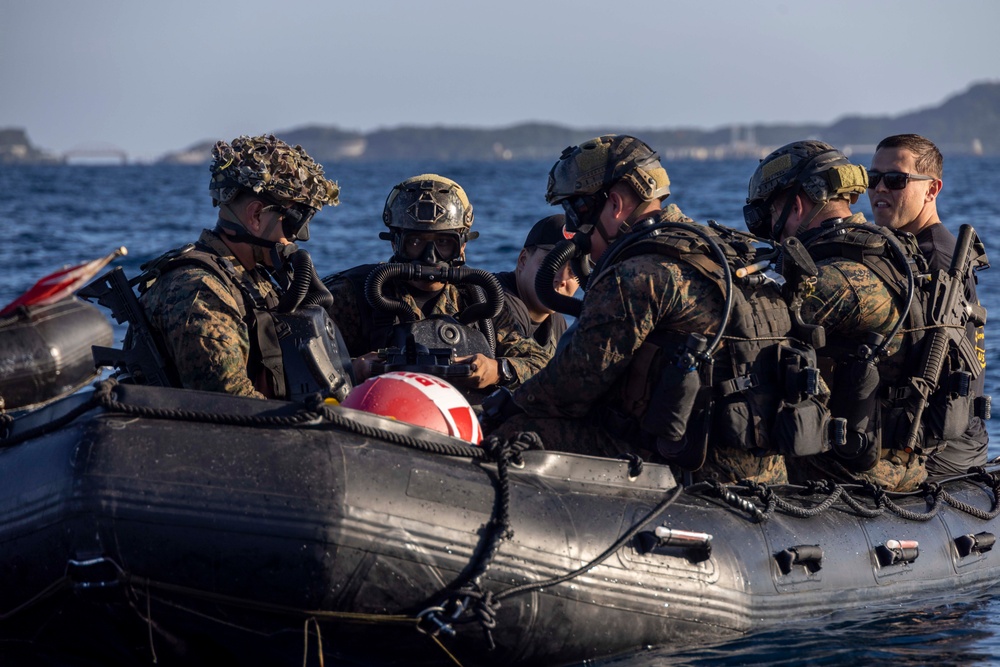 Scuba at Sunset: 31st Marine Expeditionary Unit’s Maritime Raid Force Dive Reconnaissance Team