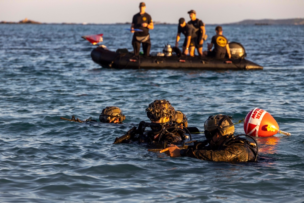 Scuba at Sunset: 31st Marine Expeditionary Unit’s Maritime Raid Force Dive Reconnaissance Team