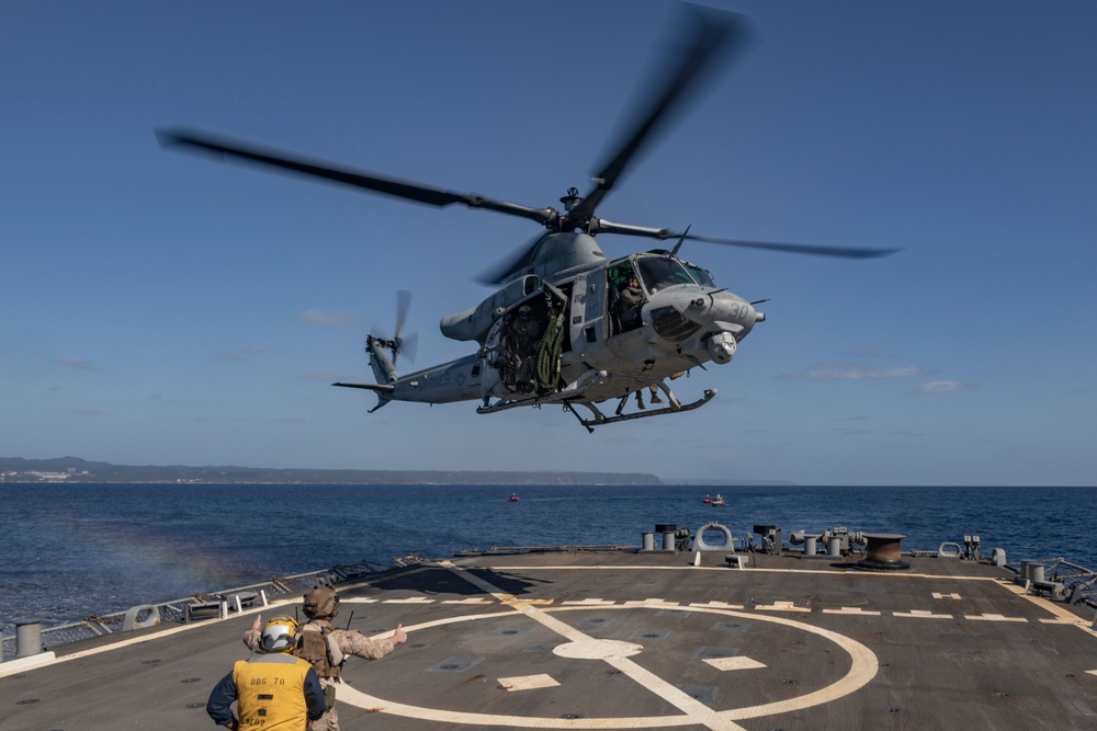 31st Marine Expeditionary Unit Maritime Raid Force conduct Visit, Board, Search and Seizure training aboard USS Hopper (DDG 70)