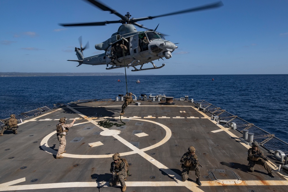 31st Marine Expeditionary Unit Maritime Raid Force conduct Visit, Board, Search and Seizure training aboard USS Hopper (DDG 70)