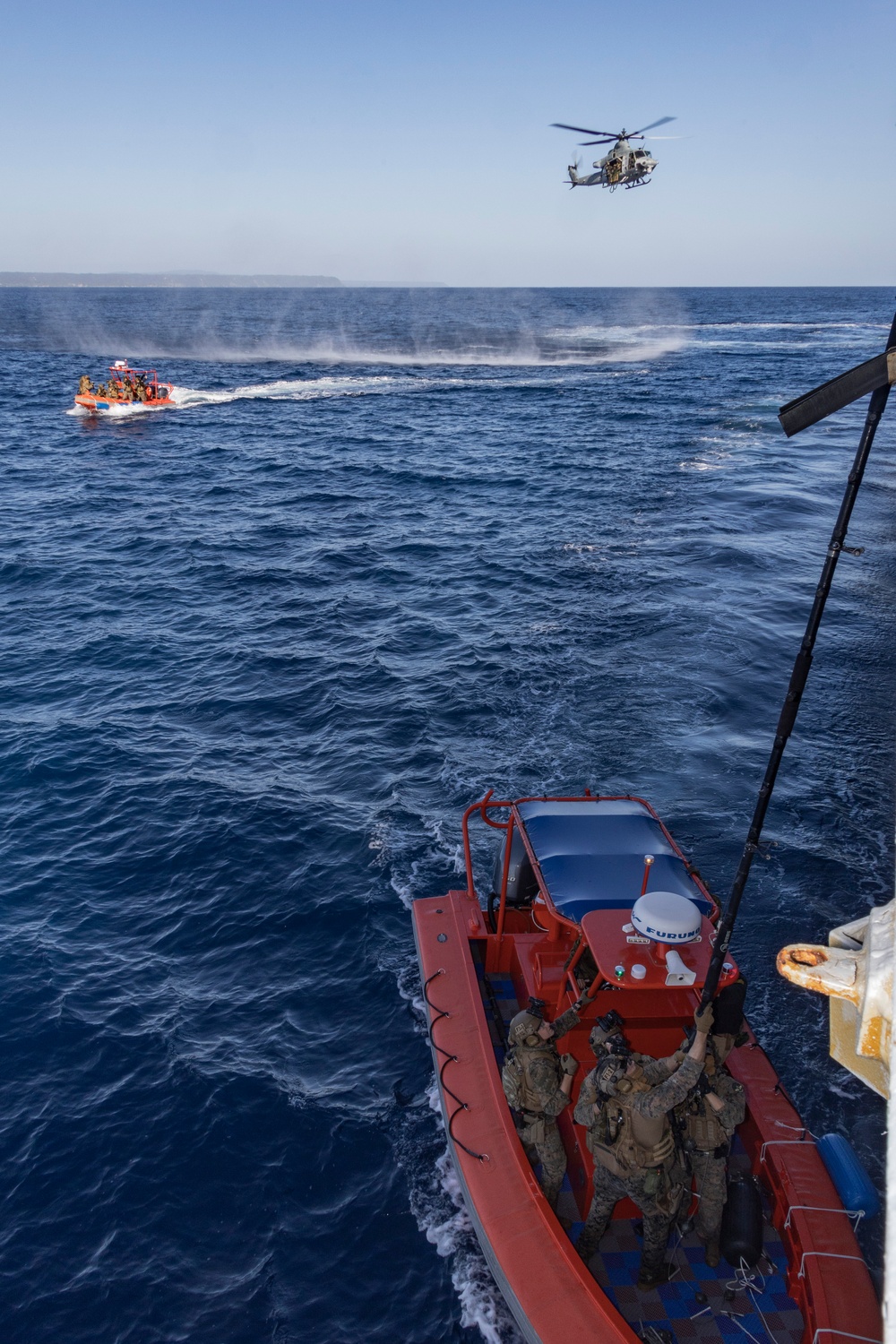 31st Marine Expeditionary Unit Maritime Raid Force conduct Visit, Board, Search and Seizure training aboard USS Hopper (DDG 70)