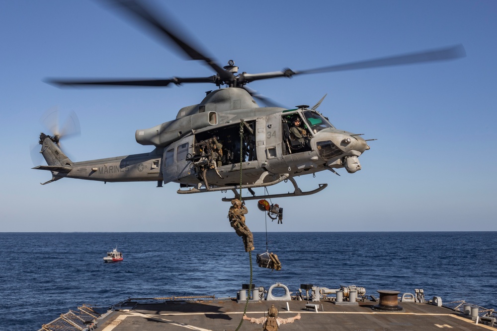 31st Marine Expeditionary Unit Maritime Raid Force conduct Visit, Board, Search and Seizure training aboard USS Hopper (DDG 70)