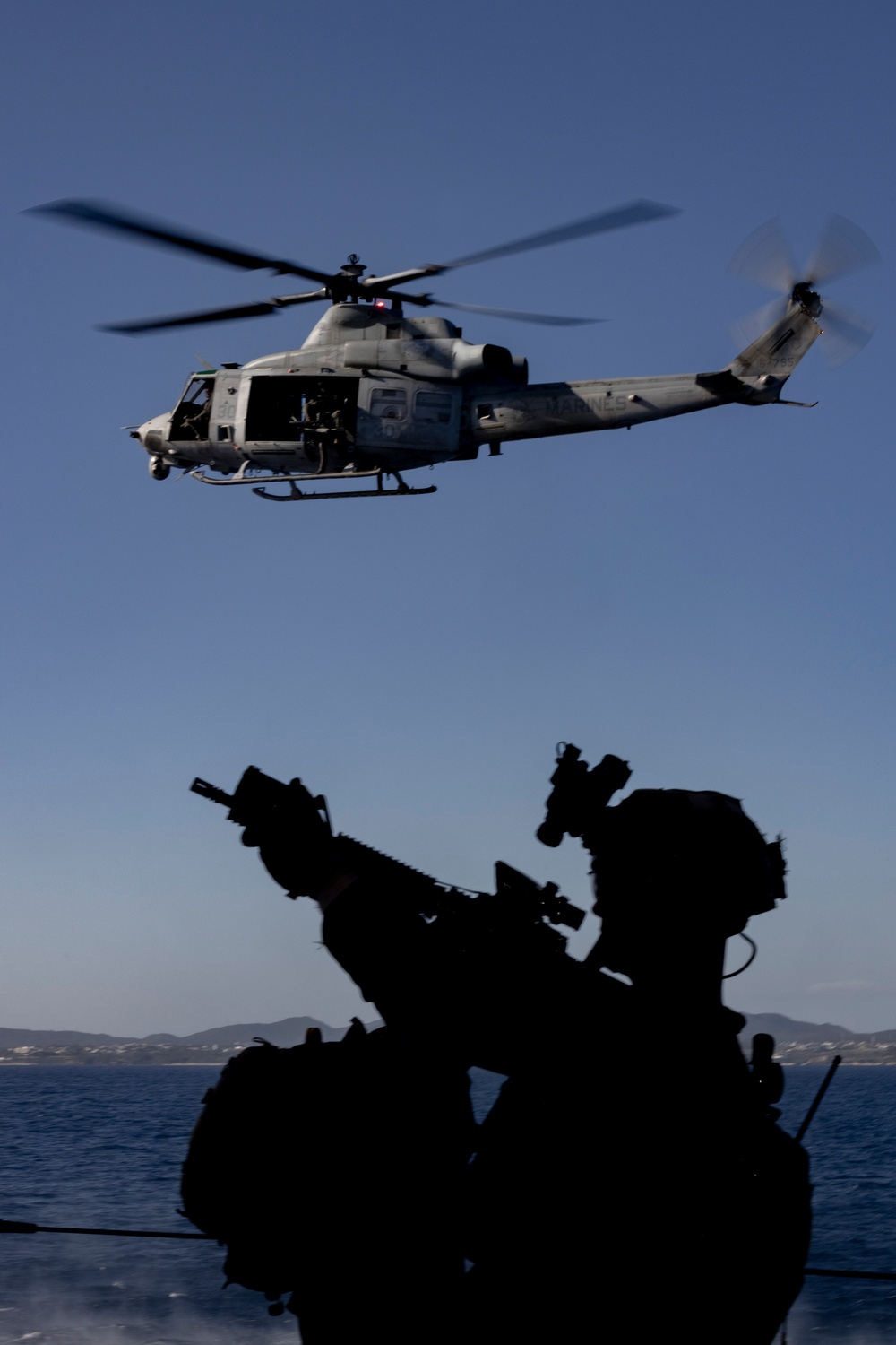 31st Marine Expeditionary Unit Maritime Raid Force conduct Visit, Board, Search and Seizure training aboard USS Hopper (DDG 70)