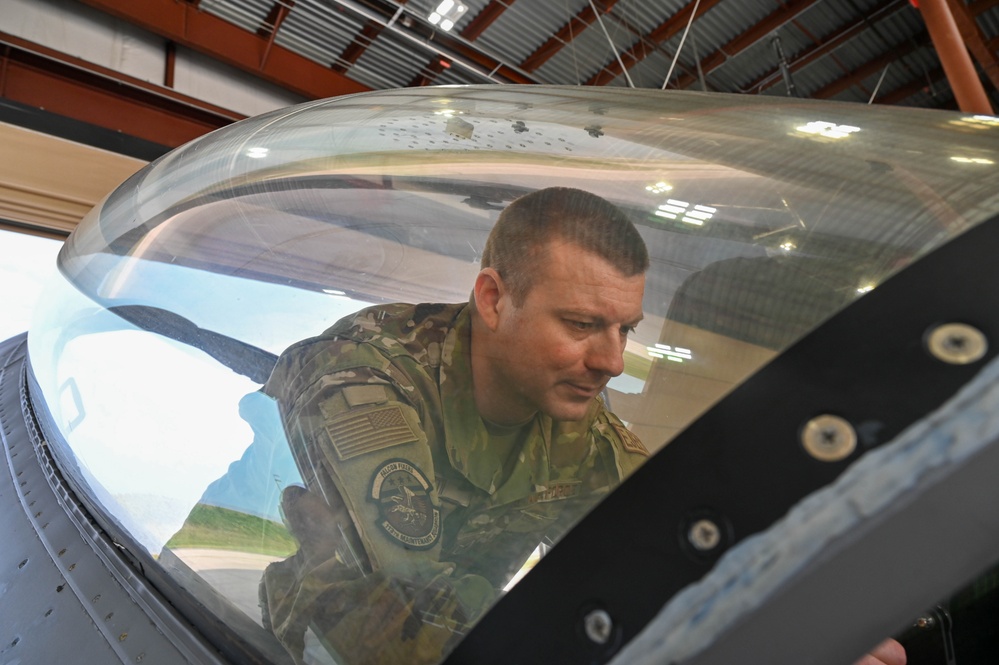 Siblings sharing in service: DC Air National Guard brothers inspect an F-16