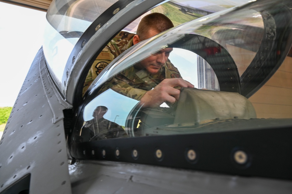 Siblings sharing in service: DC Air National Guard brothers inspect an F-16