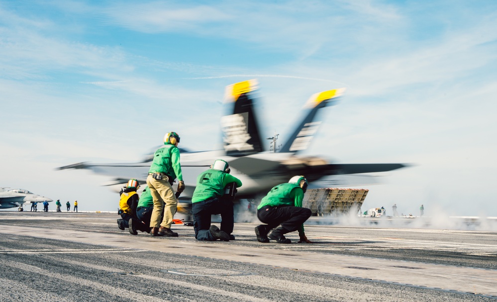 F/A-18E/F Super Hornet Takes of on the Waist of USS George Washington