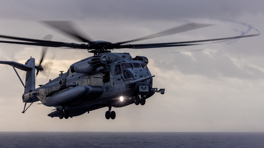 24th MEU Marines Conduct LCAC and Helicopter Operations Aboard the USS New York