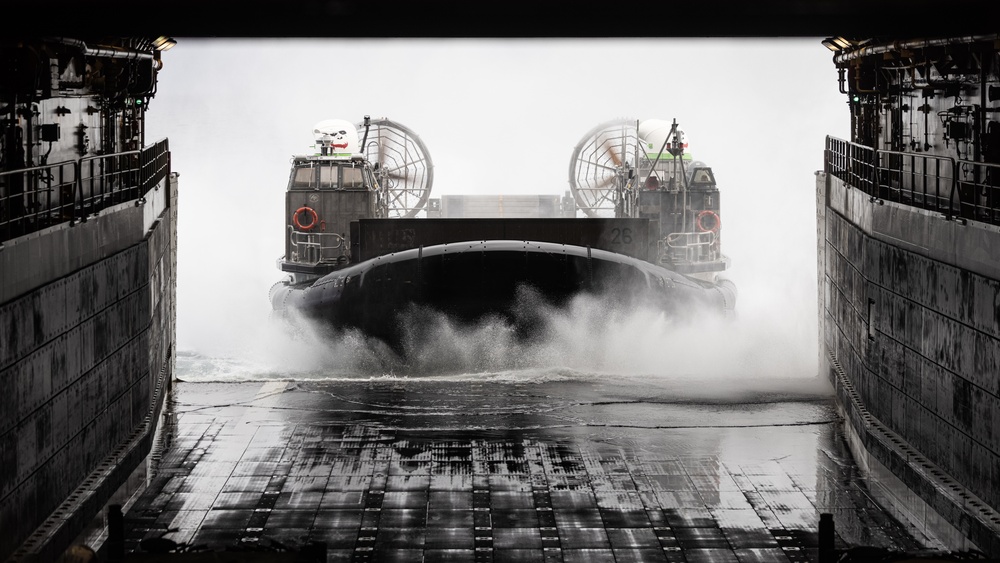 24th MEU Marines Conduct LCAC and Helicopter Operations Aboard the USS New York