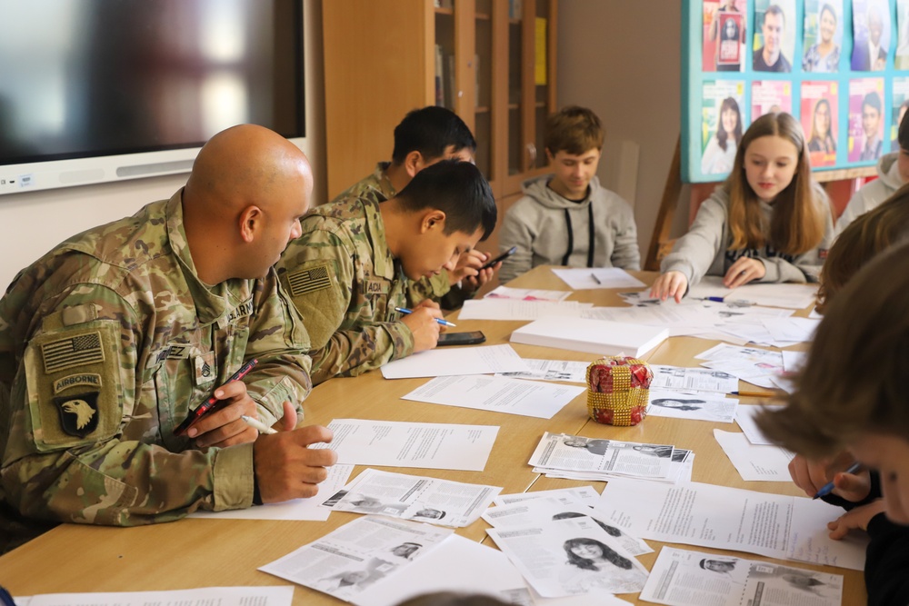 Soldiers Visit Local Polish School for the Holidays