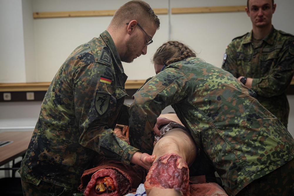 Members of the Bundeswehr Medical Academy from Munich visit CATC