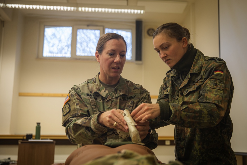 Members of the Bundeswehr Medical Academy from Munich visit CATC