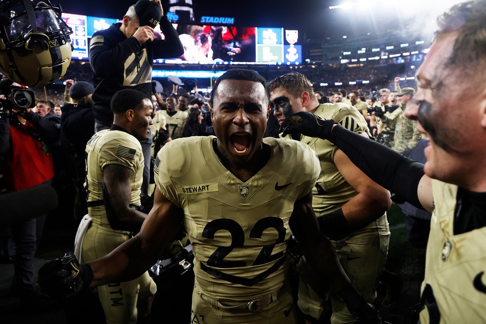 Army Football claims commander's-in-chief's trophy with 17-11 win over Navy