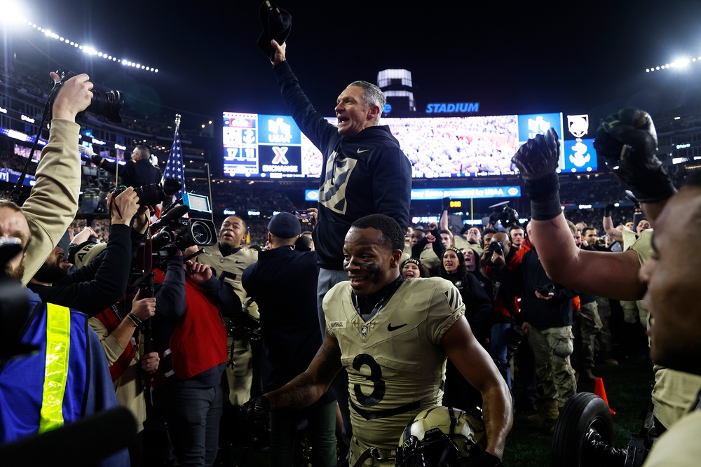 Army Football claims commander's-in-chief's trophy with 17-11 win over Navy