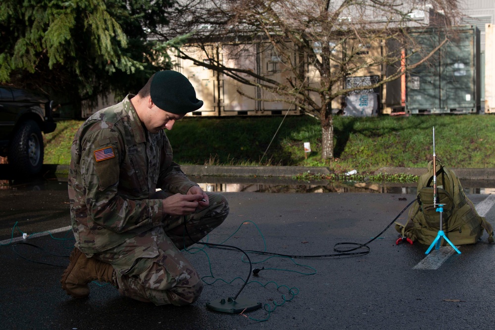 1st SFG (A) spearheads inaugural Improvised Antenna Competition during Menton Week