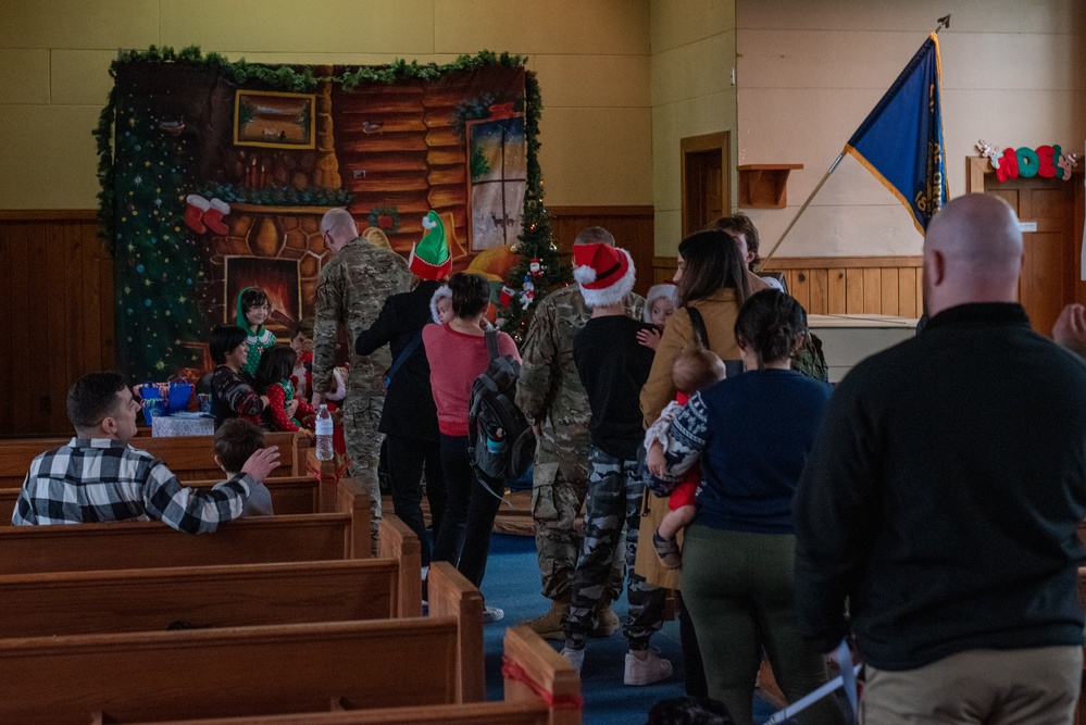 Santa visits military families at PANG