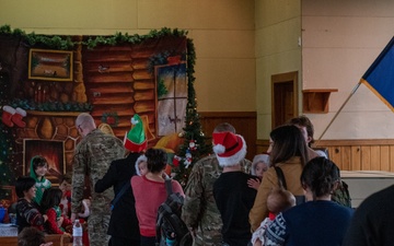 Santa visits military families at PANG