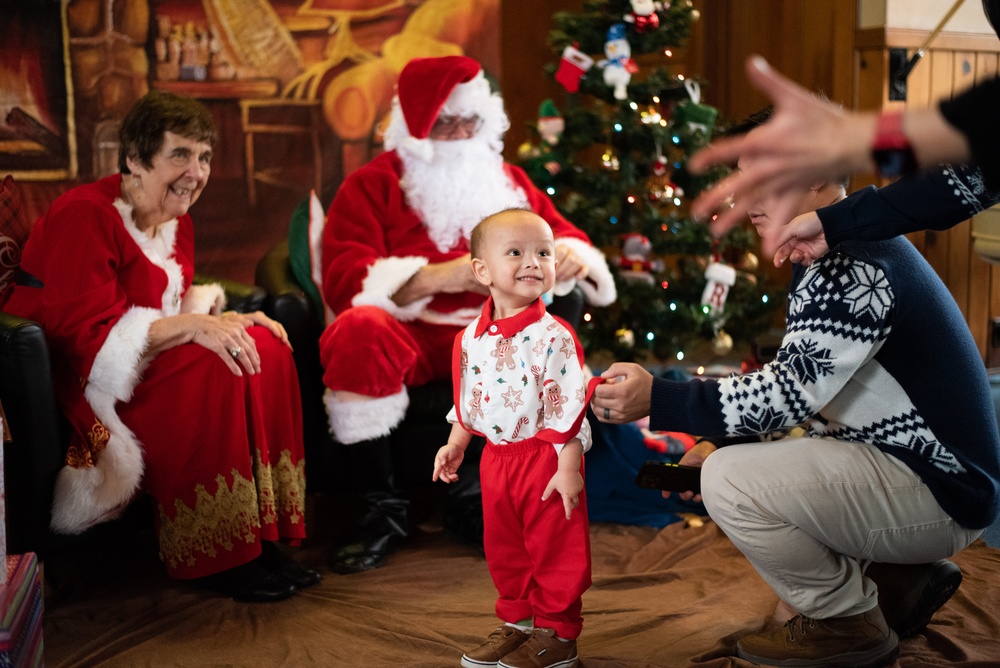 Santa Claus visits military families at PANG