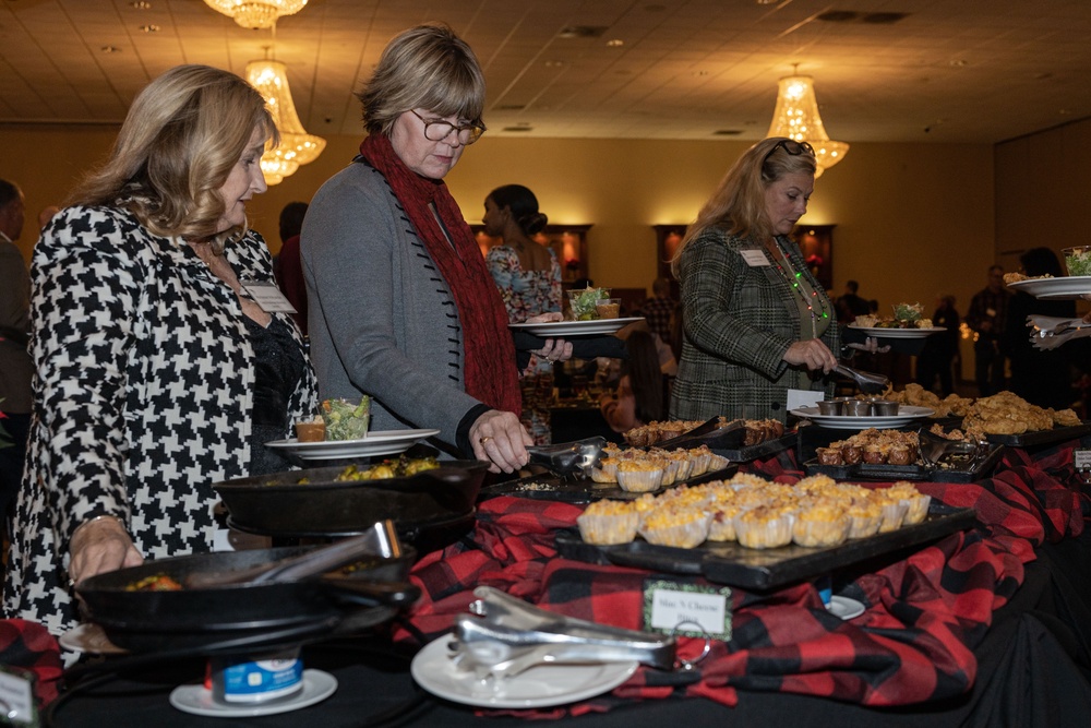 MCI-West commanding general hosts holiday buffet and cocktail reception