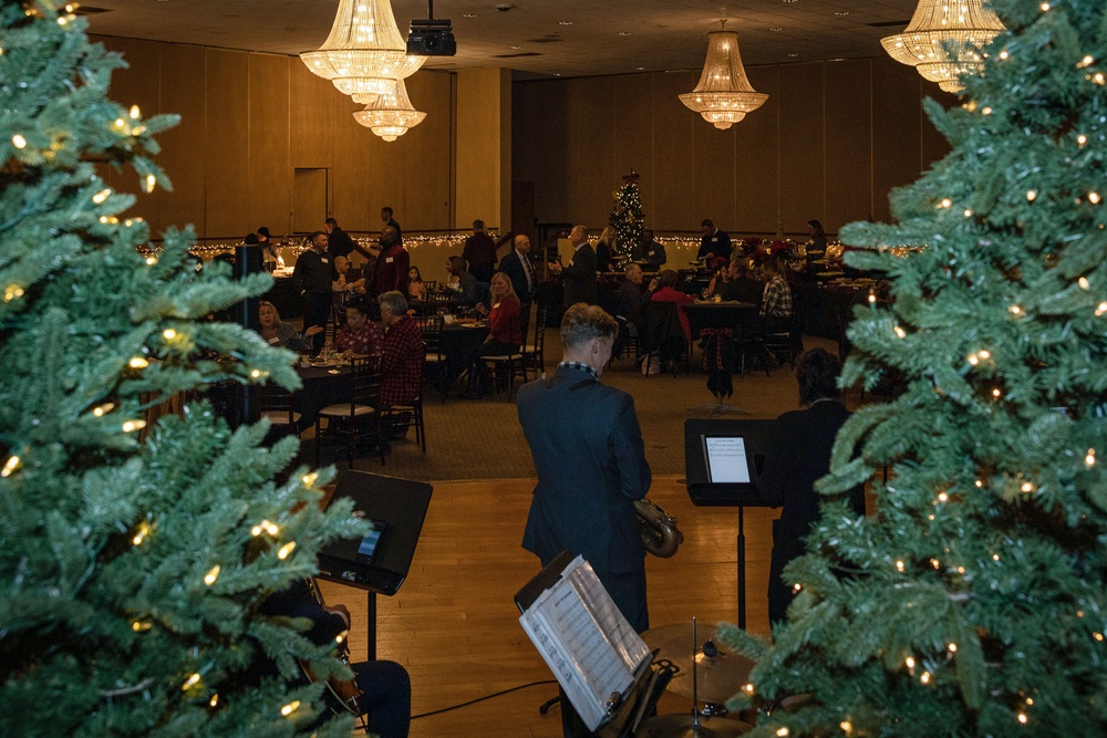 MCI-West commanding general hosts holiday buffet and cocktail reception