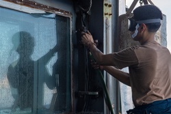 Sailors Conduct Maintenance Aboard USS Carl Vinson (CVN 70) [Image 3 of 5]