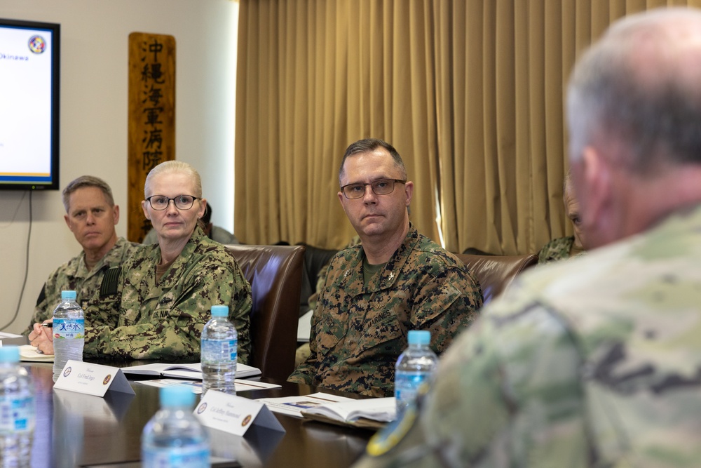 DVIDS - Images - LtGen Rupp, CMSgt Calloway visit US Naval Hospital ...