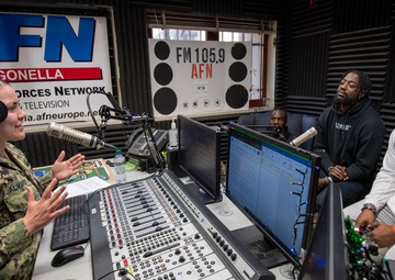 NAS Sigonella Welcomes Greats of the Gridiron