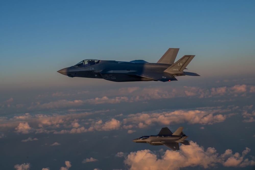 MacDill KC-135 Refuels Lakenheath F-35's