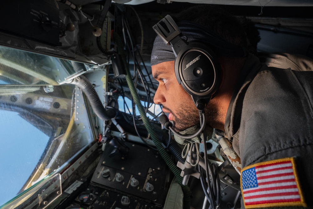 MacDill KC-135 Refuels Lakenheath F-35's