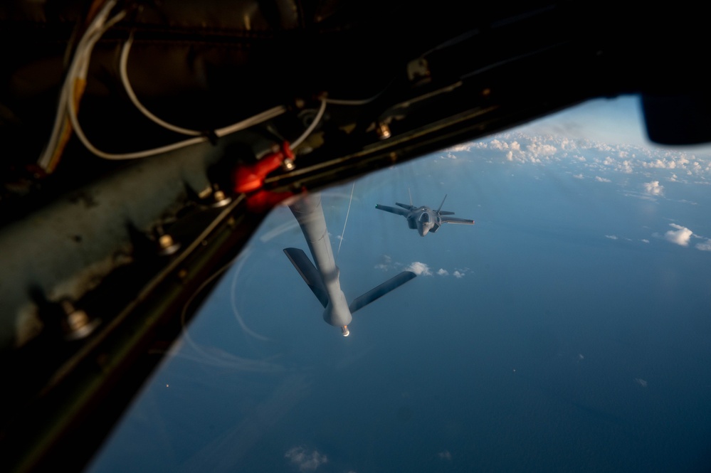MacDill KC-135 Refuels Lakenheath F-35's