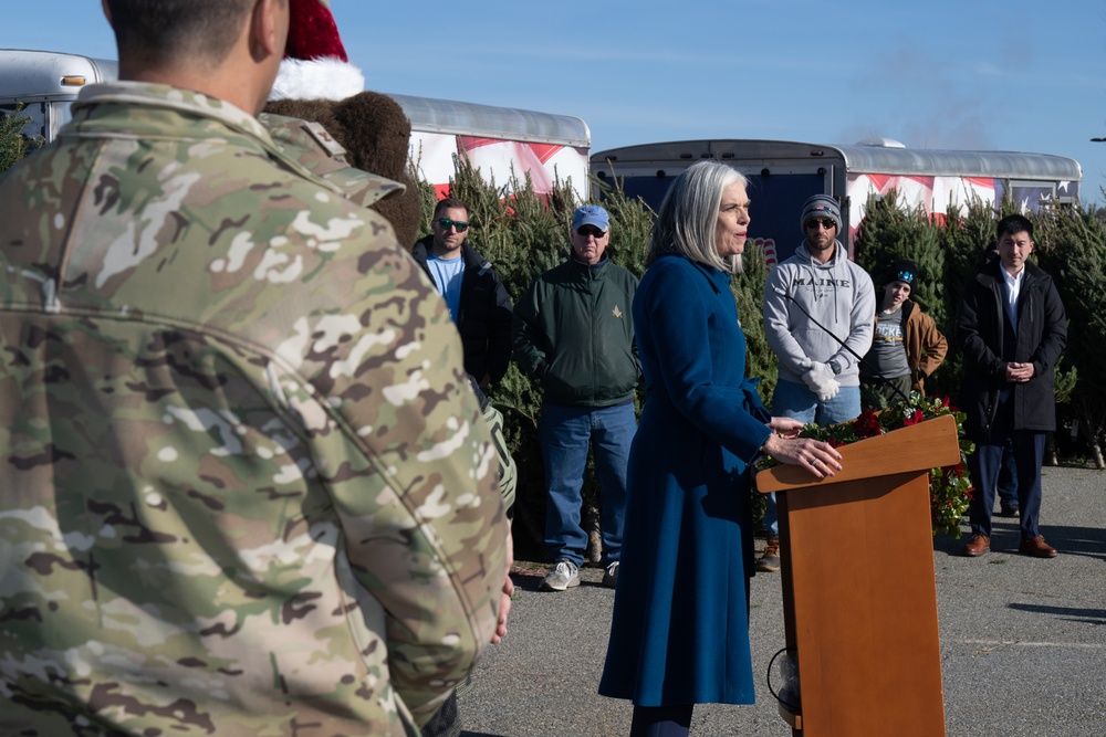 Event distributes 200 trees to veterans, service members